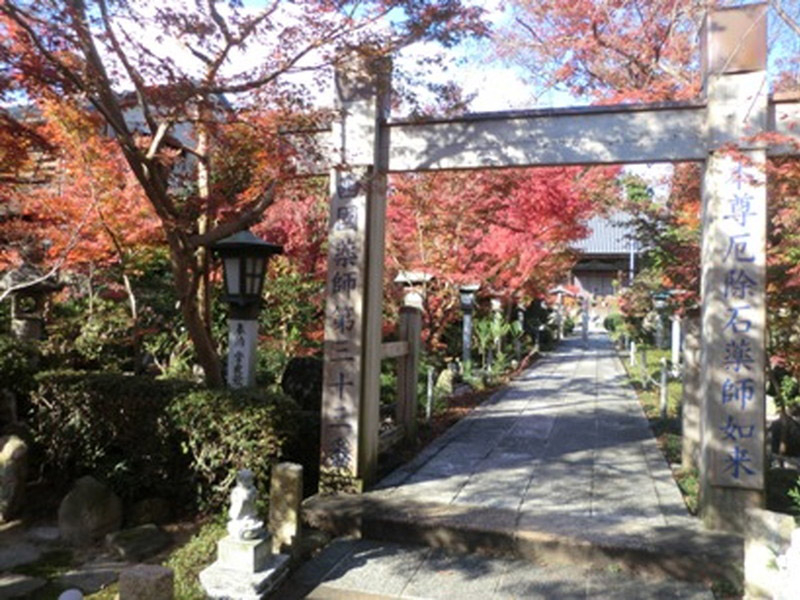 石薬師寺の紅葉の写真8